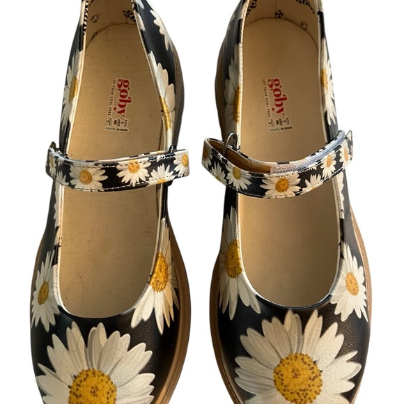 NWOT-Goby Shoes-Size 42 Black with white and yellow Daisy’s 🌻 - Picture 4 of 9